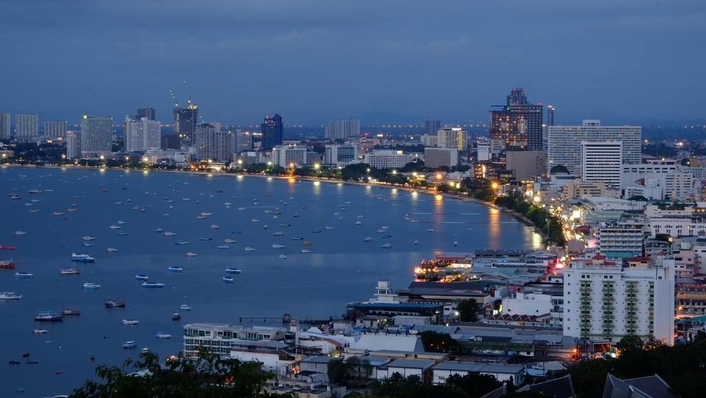 Peak Tower In Phatumnak Pattaya Εξωτερικό φωτογραφία